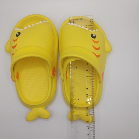 3/$25 -2 Pairs of toddler shoes from PatPat - Picture 7 of 11
